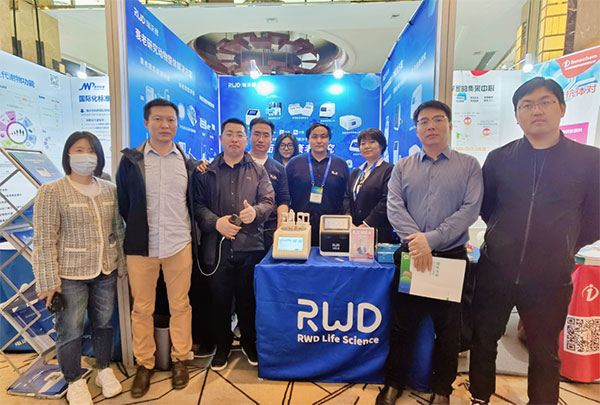 瑞沃德現(xiàn)場人員合影