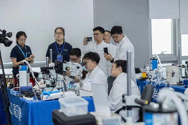 李靜老師、黃忠海老師實(shí)操演示